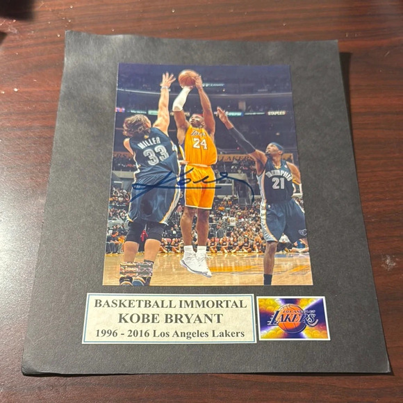 NBA Lakers Basketball Action Photo Display with Commemorative Kobe - Picture 1 of 1